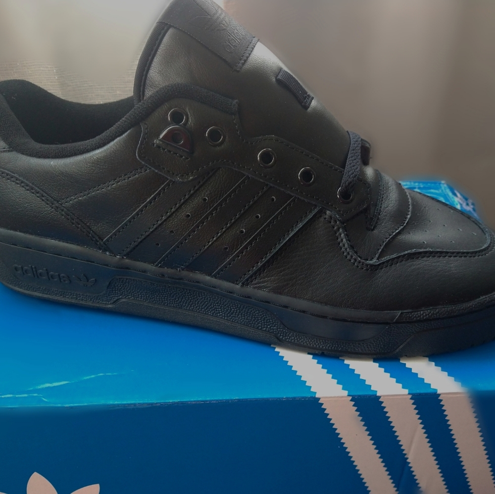 Adidas - Picture 2 of 3